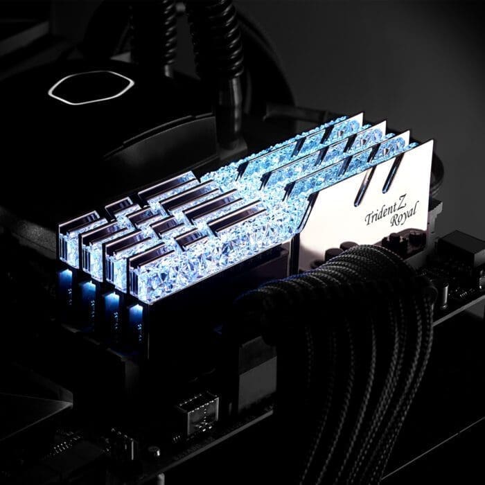 رم دکستاپ DDR4 دو کاناله 3600 مگاهرتز CL18 جی اسکیل مدل Trident Z Royal ظرفیت 32 گیگابایت